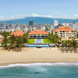 pullman-danang-beach-resort.dananghotels.net/
